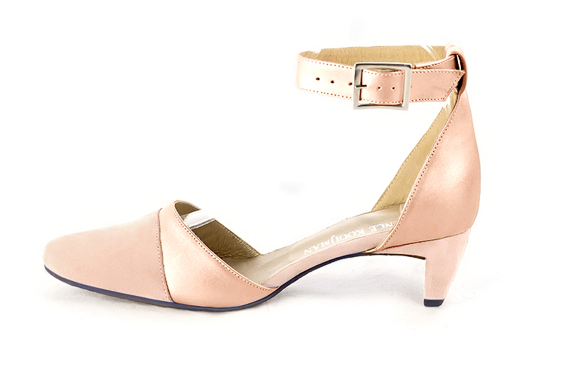 Powder pink women's open side shoes, with a strap around the ankle. Round toe. Low comma heels. Profile view - Florence KOOIJMAN